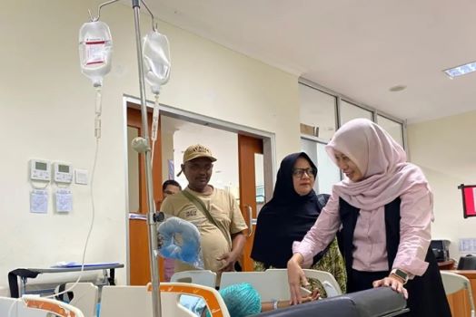 Meriahkan HUT Riau ke-69, RSUD Arifin Achmad Gelar Bakti Sosial Operasi THT 